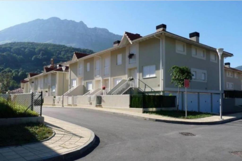 Вилла Casa En La Montana Con Piscina De Temporada Арредондо Экстерьер фото
